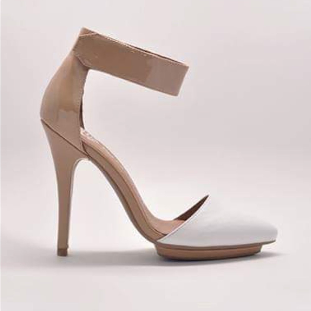 Jeffrey Campbell White and Tan Solitaire